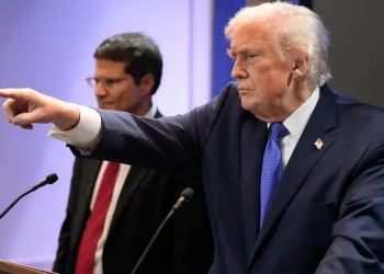 Trump diz que aumentará tarifas para 15%
