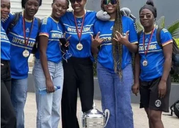 Interclube conquista primeiro troféu da temporada de basquetebol