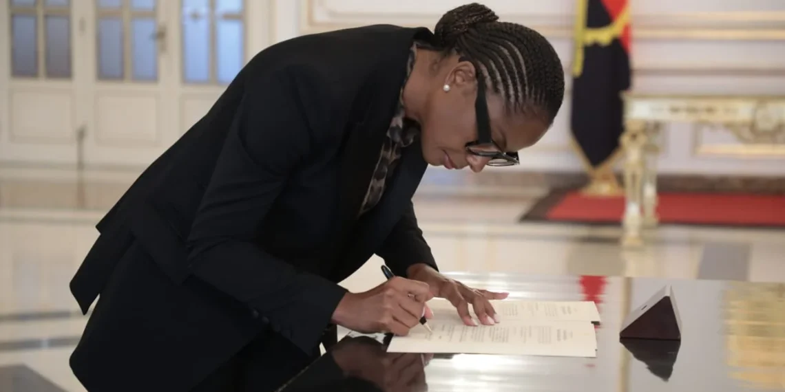 Presidente da República empossa nova ministra da Educação