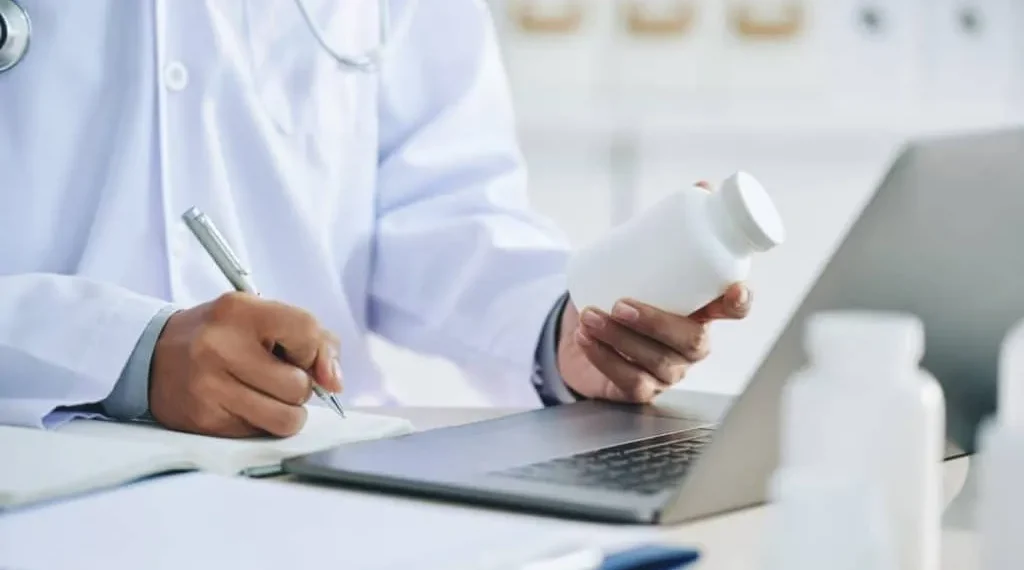 Especialista alerta para os perigos do uso de canetas emagrecedoras sem prescrição médica