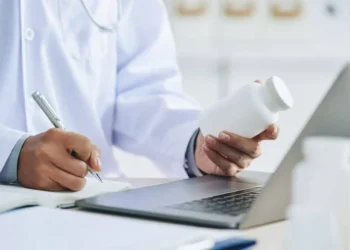 Especialista alerta para os perigos do uso de canetas emagrecedoras sem prescrição médica