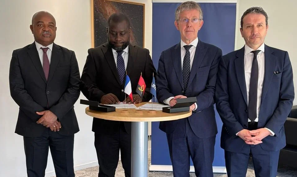 Ministro preside em França ao arranque do projecto do satélite ANGEO-1