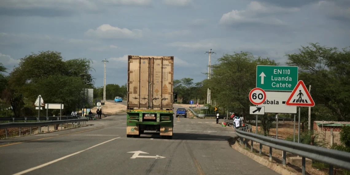 Camiões fogem da pesagem na Barra do Kwanza e transferem risco para a ponte da Cabala