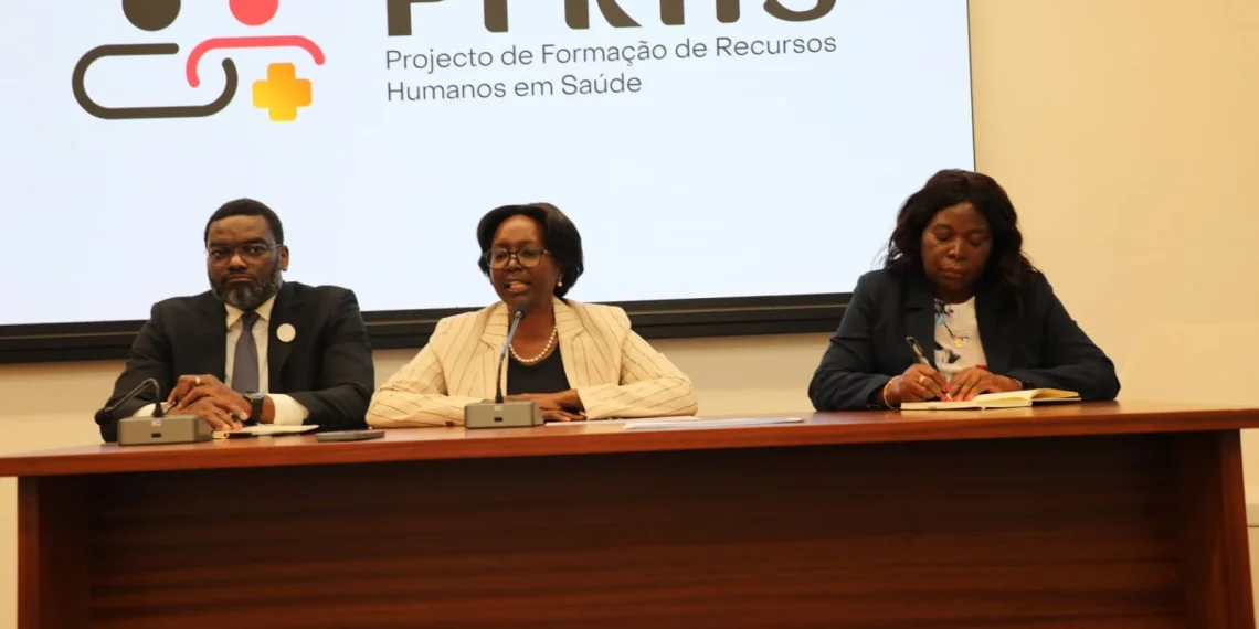 Ministra da Saúde pede foco e responsabilidade aos bolseiros para melhoria do sistema de saúde