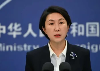 China pede cessar de operações militares e destaca importância estratégica de Ormuz
