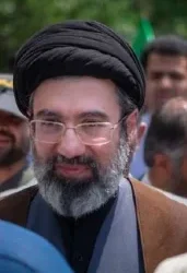 Um mestre por si só. Filho de Ali Khamenei é o favorito a líder supremo
