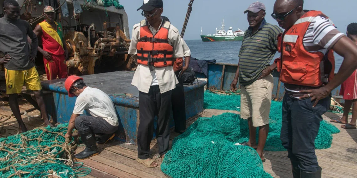 Apreendidas embarcações com cidadãos chineses suspeitas de realizarem pesca de arrasto em Cabinda