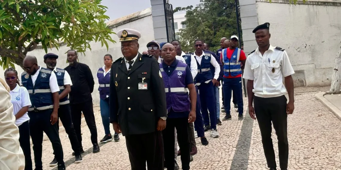 Porto do Lobito rende homenagem aos trabalhadores falecidos com deposição de coroa de flores