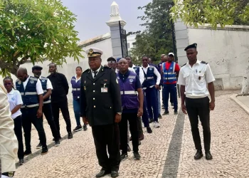 Porto do Lobito rende homenagem aos trabalhadores falecidos com deposição de coroa de flores