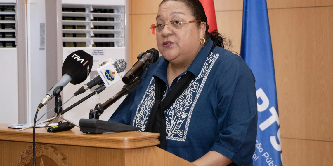 Ministra anuncia registo de mais de 200 mil postos de trabalho