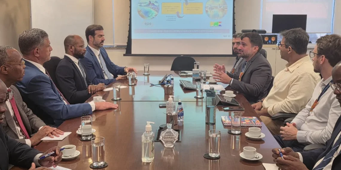 Ministro da Energia e Águas visita Empresa de Pesquisa Energética no Brasil
