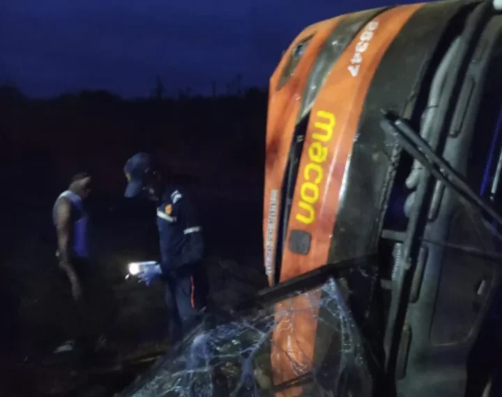 Despiste de autocarro da Macon deixa oito mortos e 34 feridos no Cabo Ledo