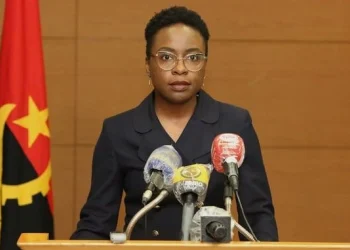 Ministra das Finanças efectua visita de trabalho à República da China