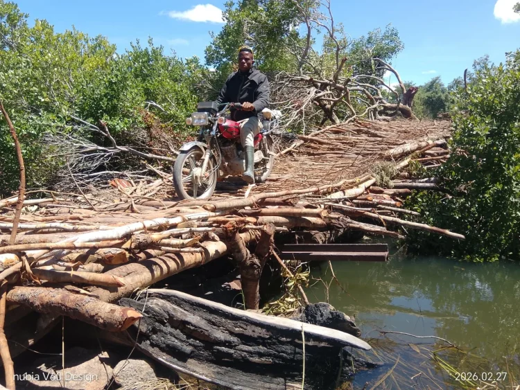 Município da Jamba na Huíla sobrevive com pontes alternativas para a circulação de pessoas e bens