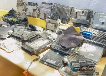 Apreendidas mais de 40 placas electrónicas de viaturas em Moçâmedes
