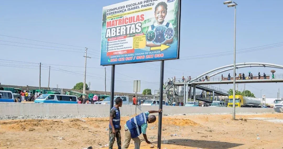 Mais de 150 painéis publicitários irregulares serão removidos nos próximos dias em Luanda