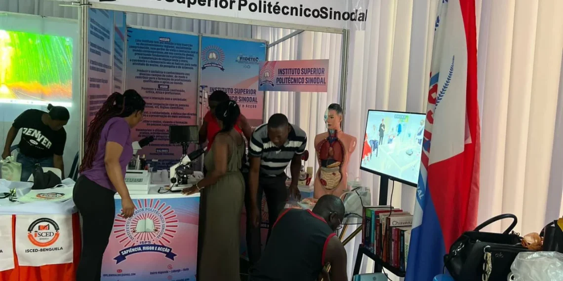 Instituto absorve experiências em feira internacional de universidades na área de saúde
