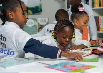 Standard Bank entrega três bibliotecas a escolas primárias no Huambo