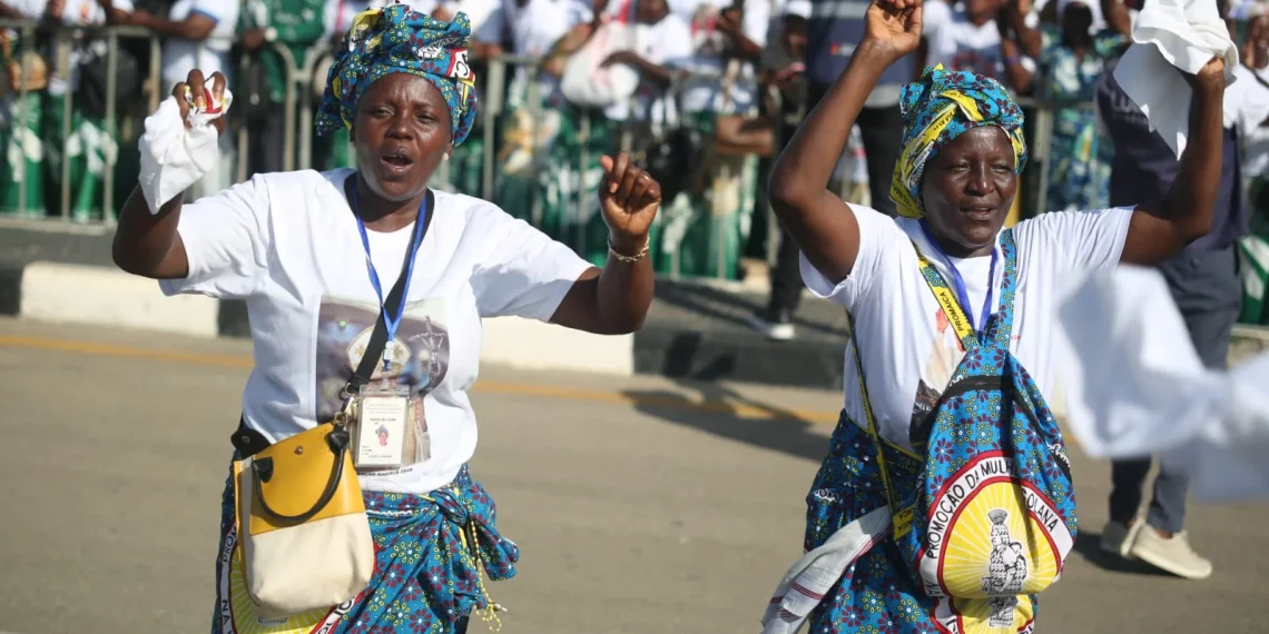 Luanda regista intenso movimento de fiéis católicos nas ruas