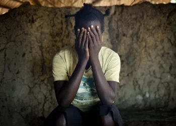 Mãe queima filha com ferro de engomar no Kilamba