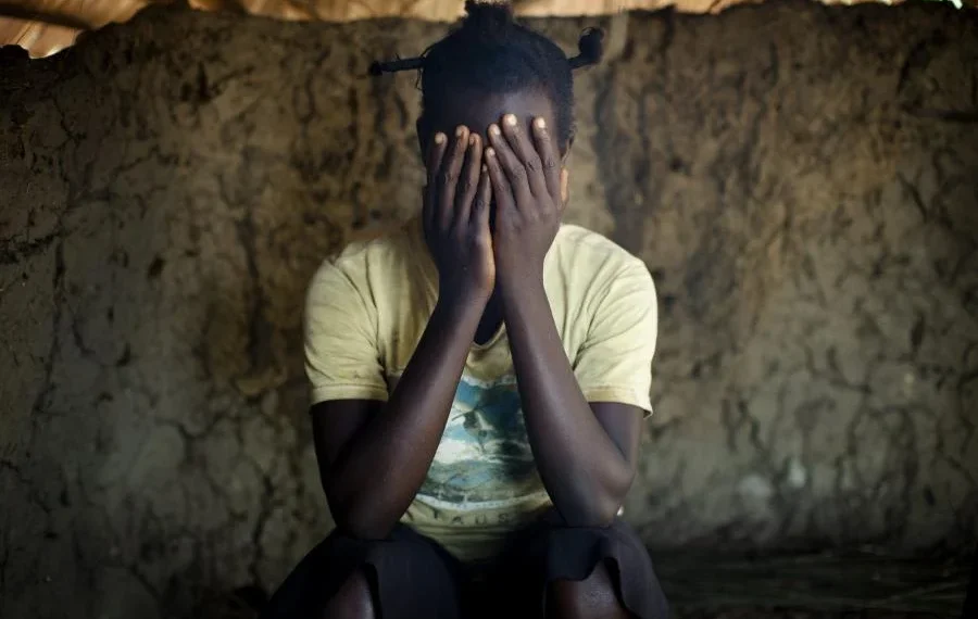Mãe queima filha com ferro de engomar no Kilamba