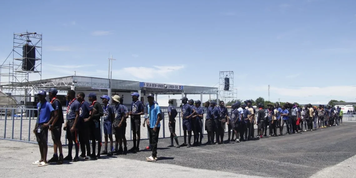 Mil e 400 escuteiros mobilizados para a missa papal na Lunda Sul