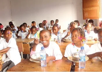Namibe abrange mais de 20 mil alunos com implementação do Programa de Alimentação Escolar