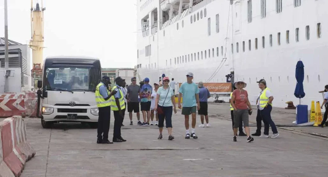 Luanda recebe cruzeiro com cerca de 300 turistas