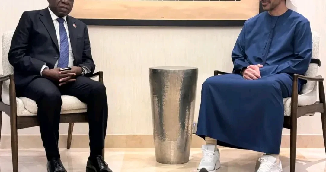 Chefe da diplomacia angolana entrega mensagem presidencial em Abu Dhabi