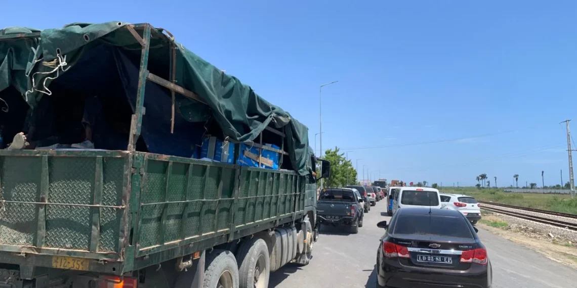 Trânsito lento na Estrada Nacional número 100 em consequência de despiste de camião