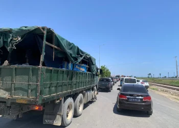 Trânsito lento na Estrada Nacional número 100 em consequência de despiste de camião
