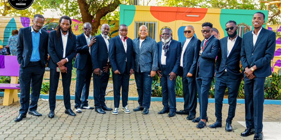 Orquestra Rumba KB ‘desfila’ estilo tradicional do Reino do Kongo no “Domingo à Nossa Maneira”