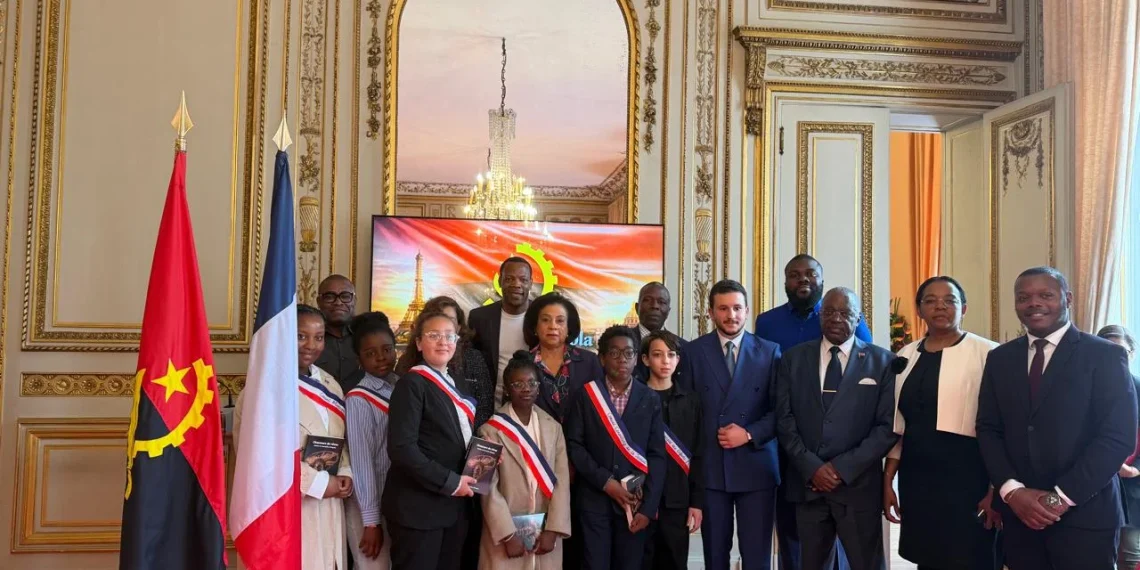 Embaixadora de Angola em França recebe visita da delegação de jovens de Garges-lès-Gonesse