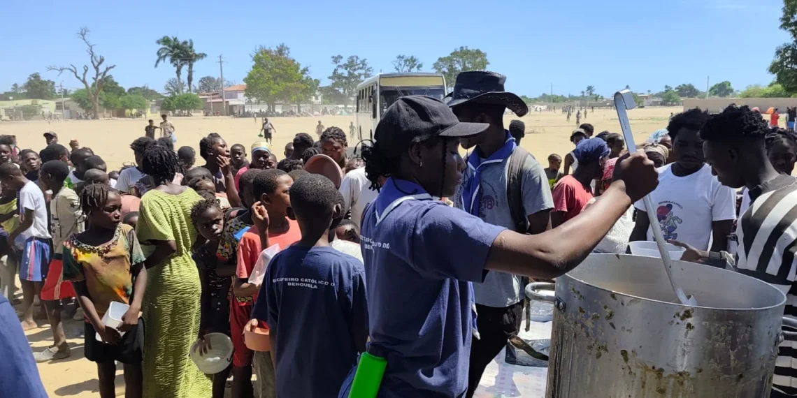 Omatapalo e Caritas Angola distribuem mais de cinco mil refeições às vítimas das cheias em Benguela
