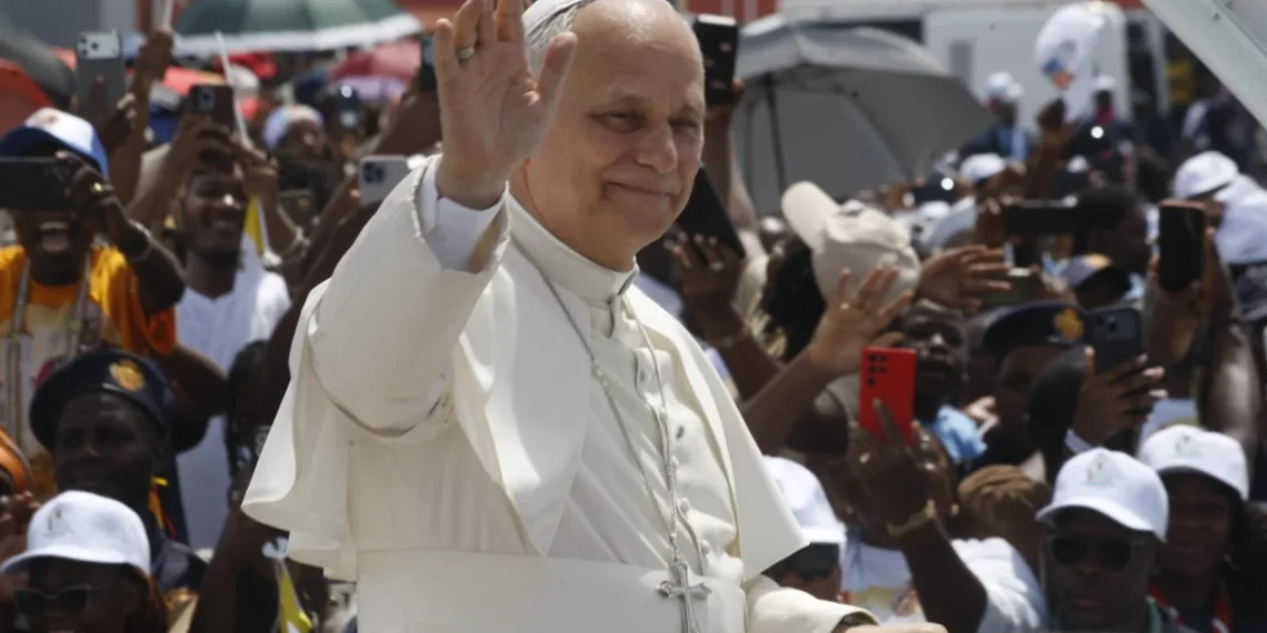 Papa Leão XIV chega a Candombe para missa pontifical