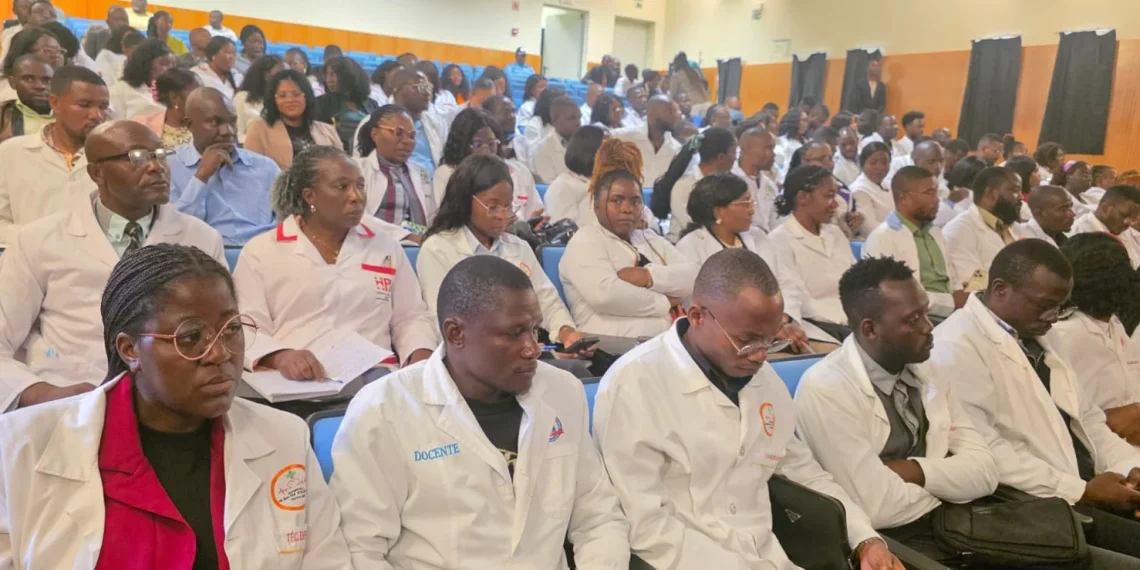 Ministério da Saúde outorga amanhã 18 novos médicos especialistas