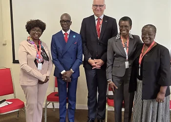 Ministra da Saúde destaca modelo angolano de financiamento sustentável em Nairobi