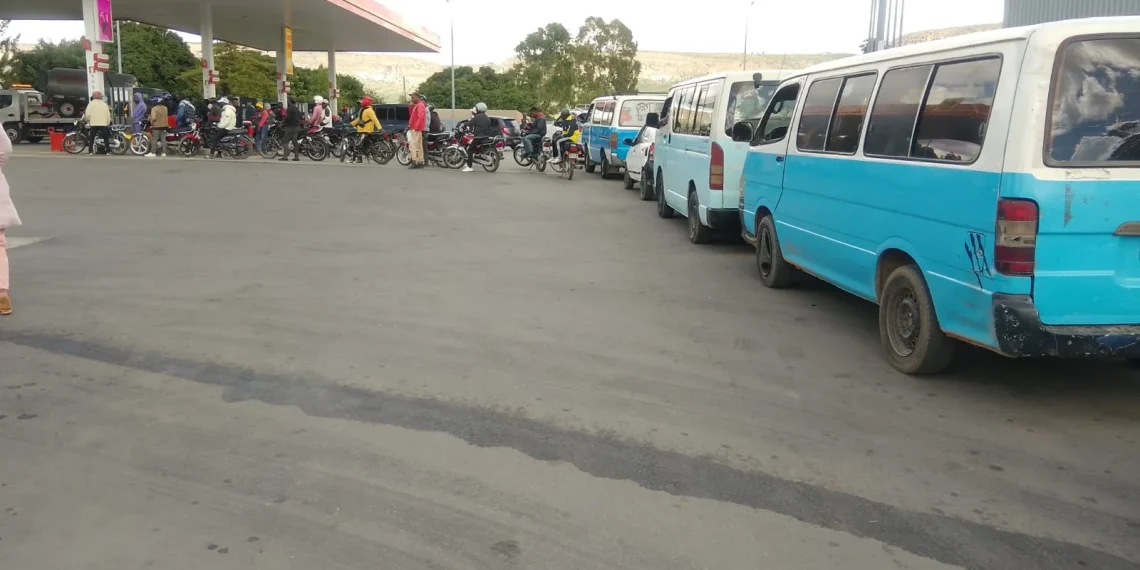 Falta de combustível no Lubango leva taxistas a encurtar rotas