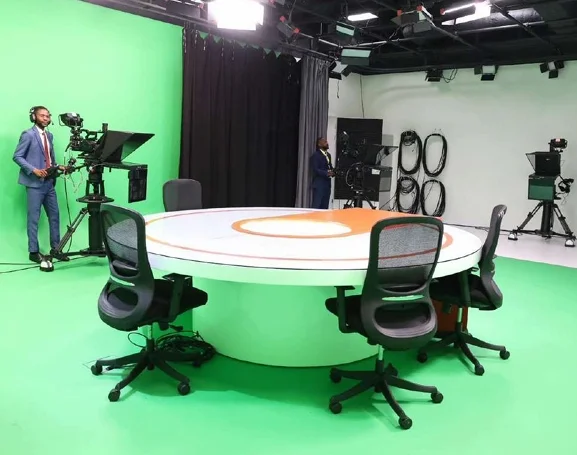 A câmera no plenário: transparência, vaidades e o desafio da nova TV Parlamento em Angola