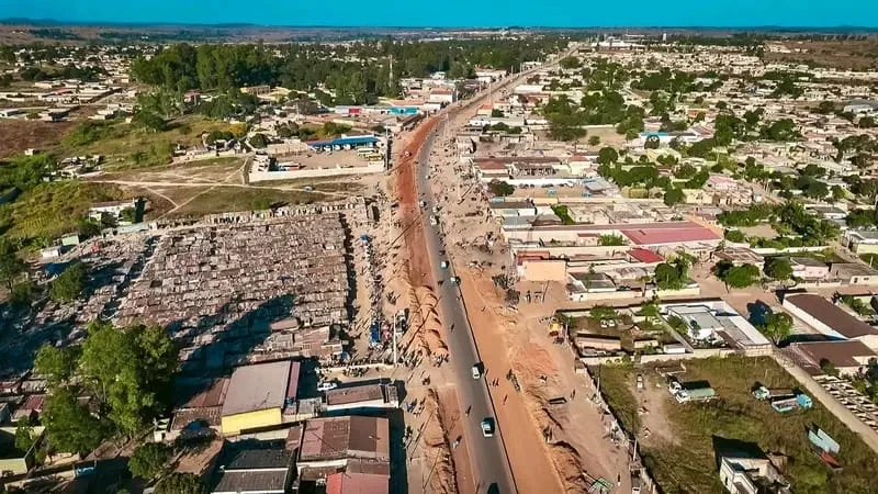 Obras de asfaltagem no troço São João–Cambiote avançam a bom ritmo no Huambo