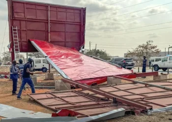 Mais de quinhentas estruturas publicitárias irregulares removidas nas principais vias de Luanda