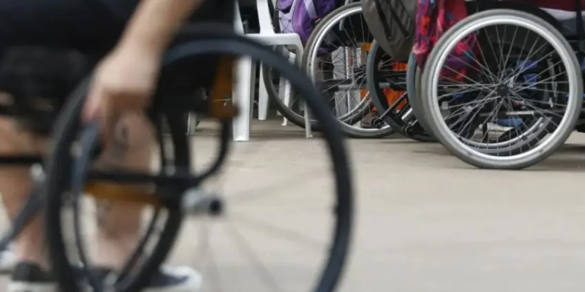 Pessoas com deficiência continuam a reclamar de exclusão no acesso aos táxis