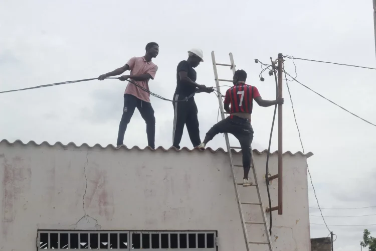 Mais de 12 mil habitantes vão beneficiar de energia eléctrica na comuna do Nkiende