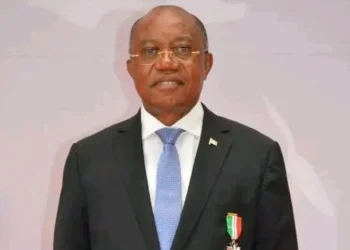 Embaixada de Angola em França destaca legado diplomático de Manuel Domingos Augusto