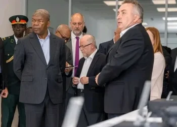 Presidente da República visita Instituto Técnico Vlatacom na Sérvia
