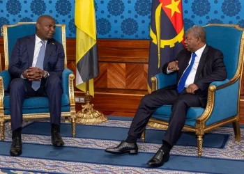 Presidente da República recebe homólogo de Moçambique em encontro de cortesia