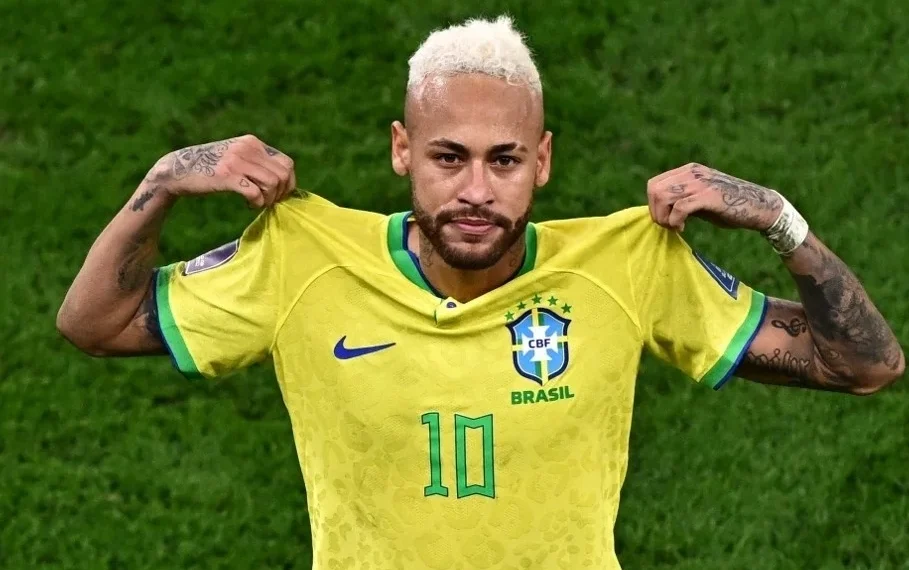 Neymar pode entrar nas opções de Carlo Ancelotti para o desafio diante da Escócia