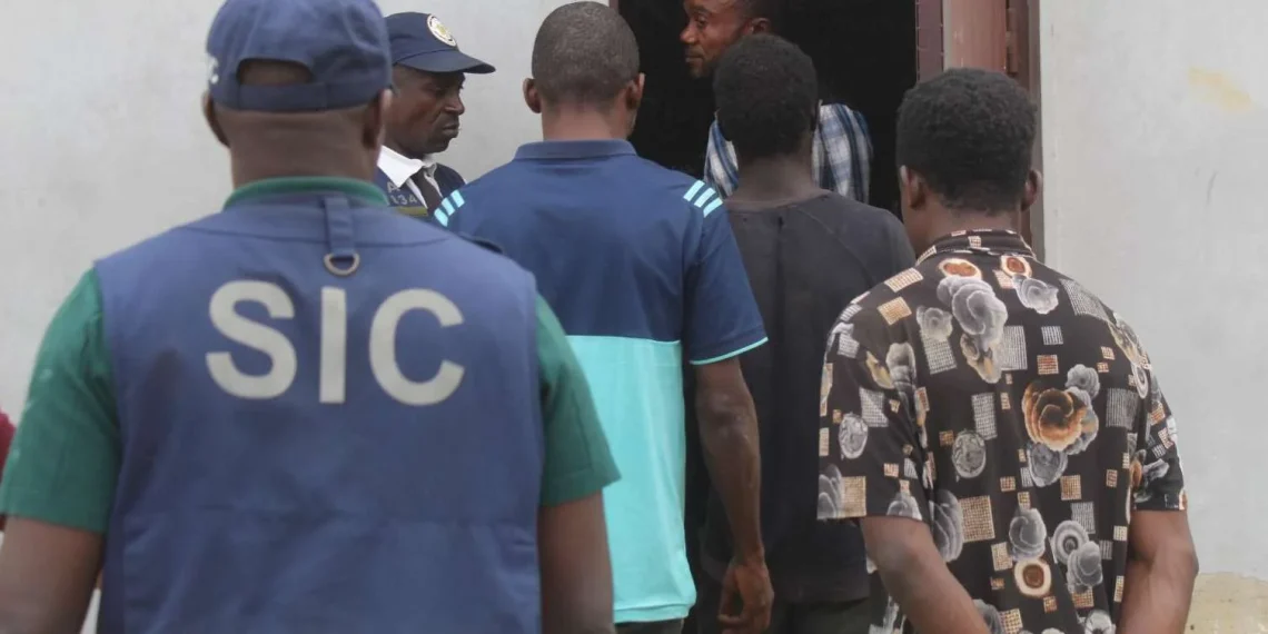 SIC detém quatro cidadãos por crime de profanação de cadáver ao exumarem ossadas humanas para fins comerciais em Cabinda