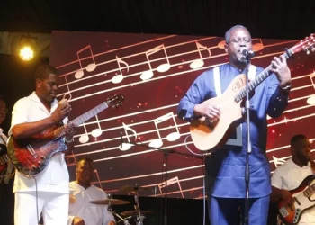 Público vibra ao ritmo das raízes africanas na terceira edição do concerto “Só Cordas”