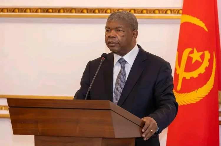 PR confere posse aos novos secretários de Estado e embaixador de Angola no Senegal